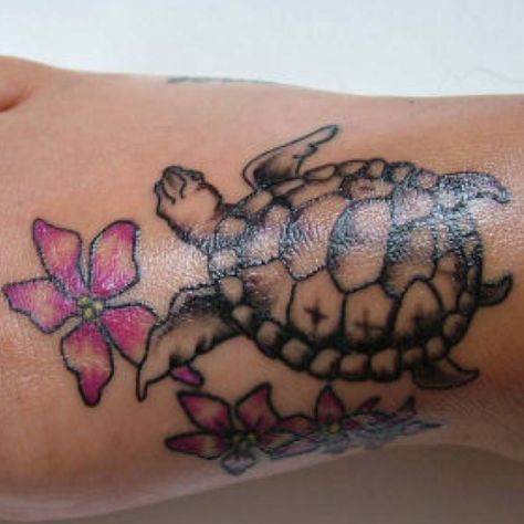 Turtle Cute Turtle Tattoo, Volleyball Cake, Turtle Tattoos, Sea Turtle Tattoo, Turtle Tattoo Designs, Foot Tattoos For Women, Hawaiian Tattoo, Turtle Tattoo, Tattoo Life