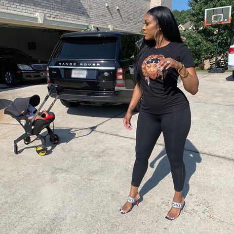 'RHOA' STAR PORSHA WILLIAMS GETS A SURPRISE FROM BABY PILAR JHENA DURING PHOTO SHOOT Porsha Williams, Thick And Fit, Black Hollywood, Post Partum Workout, My Baby, Photo Shoot, Celebrity Style, A Photo, Black Women