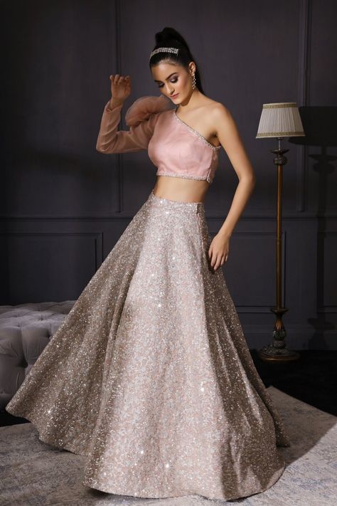 Powder pink organza satin blouse and a champagne silver raw silk lehenga with hand embellished resham and sequin Long Blouse Lehenga, Raw Silk Lehenga, Indian Outfits Lehenga, Wedding Lehenga Designs, Lehenga Blouse Designs, Gaun Fashion, Wedding Blouse Designs, Traditional Indian Outfits, Indian Bridal Outfits