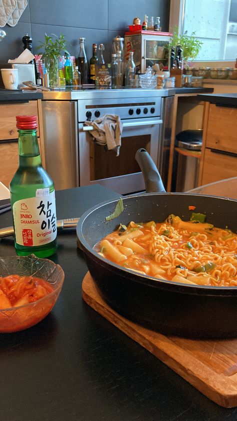 ramen, date, ramen date, korean food, tteokbokki, kimchi, ramen asthetic, soju, food, food asthetic, kitchen asthetic, ramyeon Ramyeon Aesthetic, Korean Food Tteokbokki, Korean Food Aethstetic, Food Tteokbokki, Ramen Date, Kimchi Ramen, Korean Kitchen, Book Aesthetics, Korean Aesthetic