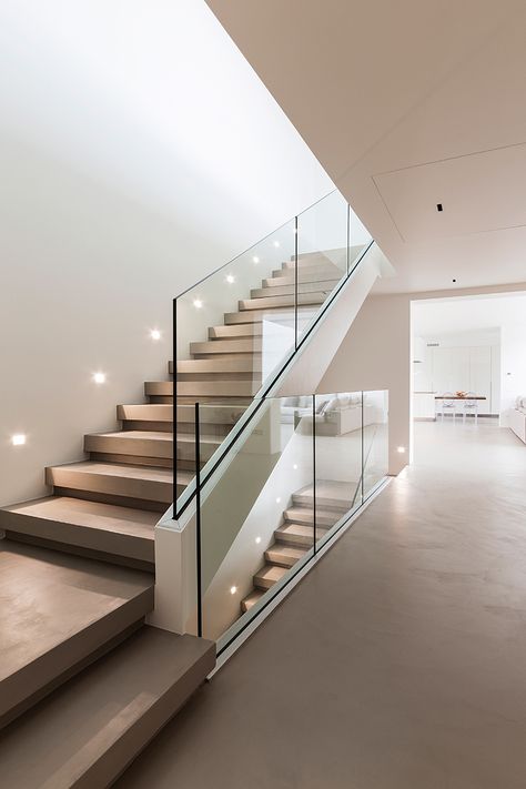 Bilik Tidur Mewah, درج السلم, Staircase Design Modern, House Staircase, Escalier Design, Glass Staircase, Interior Design Per La Casa, Stairway Design, Stairs Design Modern