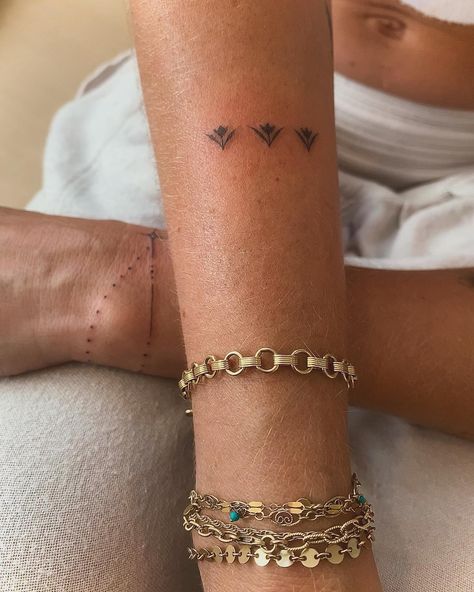 I ♡ PERMANENT JEWELRY • day session x delicate add ons plus healed script on final slide always game for hand tattoos • first touch up is complimentary, follow ups are $50 per touch up needed Script Hand Tattoo, Tattoo Reference, Permanent Jewelry, Tattoo Script, Tattoo Inspo, Add Ons, Touch Up, Perm, Hand Tattoos