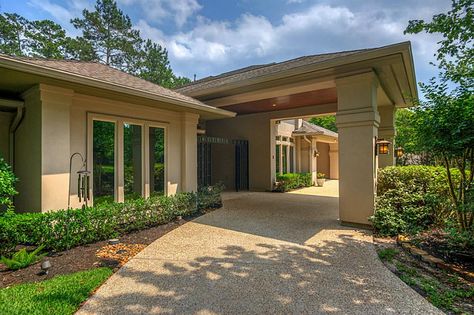 3 Knightsgate Cir The Woodlands, TX 77382: Photo Circular driveway has prominent covered porte-cochere marking the front entrance to this spectacular home. Covered Drive Through Designs, Porte Cochere Addition, Carport In Front Of House Entrance, Covered Driveway Entrance, Portico Driveway, Porte Cochere Driveway, Porta Cochere, Covered Driveway, Car Entrance