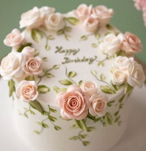 No Fondant Wedding Cake, Simple Floral Cake, Floral Cake Design, Elegant Cake Design, Decorate A Cake, Buttercream Cake Designs, Vintage Birthday Cakes, Birthday Cake Decorating Ideas, Buttercream Cake Decorating