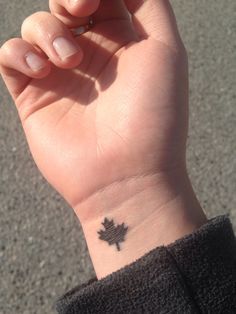 Toronto Maple Leaf Tattoo, Maple Leaf Tattoo Canadian, Canada Flag Tattoo, Canadian Maple Leaf Tattoo, Canada Tattoo Ideas, Canadian Tattoos, Chevy Tattoo, Maple Leaf Tattoos, Blatt Tattoos