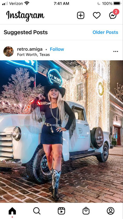 Corral Boots Outfit, Tee Shirt Dress Outfit, Wild West Outfits, Nashville Style Outfits, Western Chic Fashion, Nfr Outfits, Western Girl Outfits, Nfr Fashion, Cowgirl Style Outfits