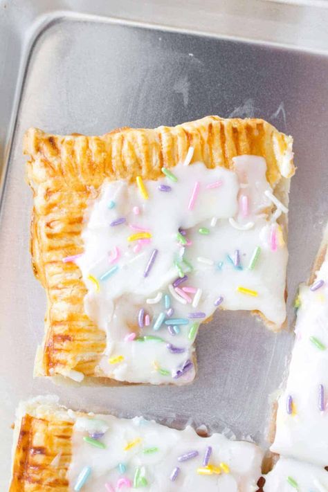 Easy Homemade Icing, Birthday Breakfast Ideas For Kids, Kids Birthday Breakfast, Birthday Breakfast Ideas, Recipes Using Puff Pastry, Homemade Icing, Breakfast Ideas For Kids, Toaster Strudel, Poptart Recipe