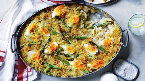 https://www.coles.com.au/inspire-and-create/recipes-tips-ideas/recipes/asparagus-and-egg-mornay-with-cheesy-breadcrumbs Egg And Bacon Pie, Recipes Asparagus, Bacon Pie, Eating Well Recipes, Tasty Meat, Meat Free Recipes, Savoury Recipes, Small Pasta, Stuffed Pasta Shells