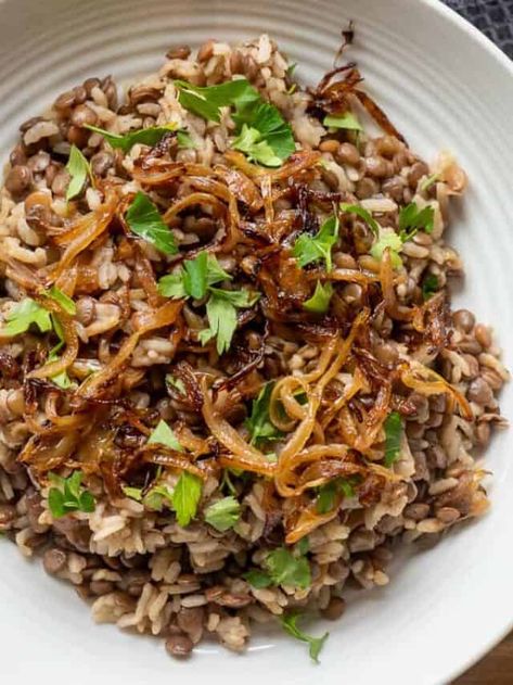 Lebanese Lentils and Rice Dish - Mdardara - Cooking Gorgeous Lebanese Lentils And Rice Recipe, Lebanese Lentils And Rice, Lebanese Lentils, Cooking Green Lentils, How To Cook Greens, Armenian Recipes, Lentils And Rice, Vegetarian Main Dishes, Crispy Onions