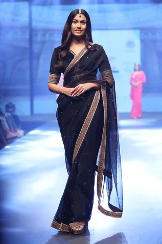 Black Velvet Blouse With Saree, Saree With Velvet Blouse, Black Organza Saree, Velvet Blouse Design, Black Blouse Designs, Black Velvet Blouse, Angrakha Kurta, Velvet Saree, Formal Saree