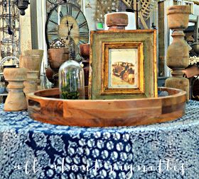 All About Vignettes: How I Layer Vignettes Styling Display Ideas, Mall Display, Euro Trash, Merchandise Ideas, Vignette Styling, Antique Shopping, Olive Jar, Wooden Arrows, Gold Book