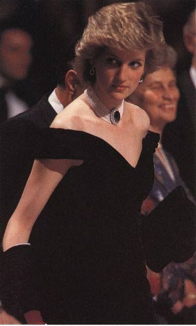 Princess Diana Queen Diana, Prințesa Diana, Putri Diana, Women Crush, Princess Diana Fashion, Princess Diana Family, Princess Diana Photos, Princess Diana Pictures, English Royalty