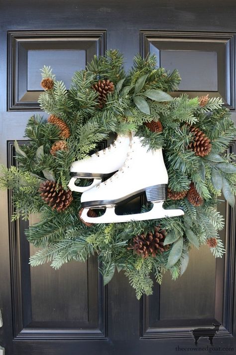 DIY Ice Skate Wreath - The Crowned Goat Christmas Entrance Decor, Ice Skate Wreath, Christmas Skates, Christmas Entrance, Christmas Porches, Christmas Skating, Advent Decorations, Christmas Ice Skates, Winter Wreaths