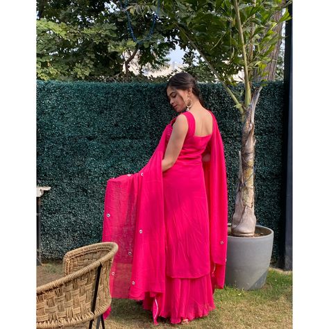 Hot Pink Suits Women Indian, Sleeveless Suits Indian, Sleeveless Suit Designs Indian Style, Straight Suit Designs, Trendy Suits Women Indian, Pose In Suit, Suit Degin, Basic Mathematics, Plazzo Suit