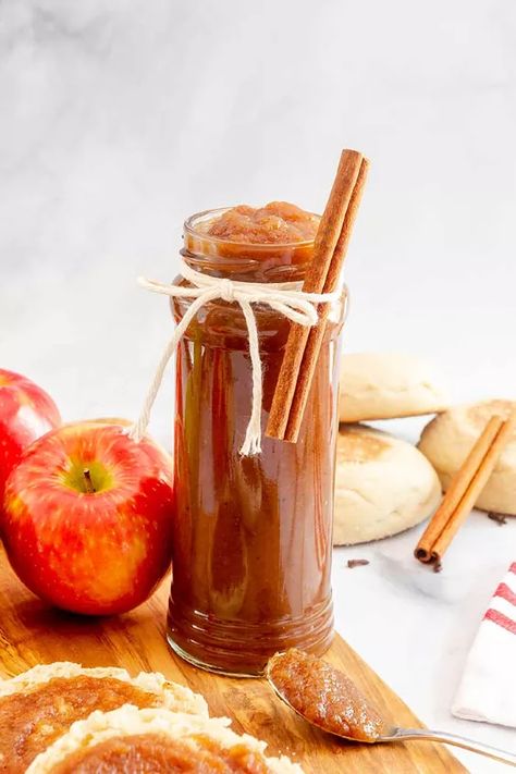 Slow Cooker Apple Butter Recipe With Applesauce | Foodtalk Apple Butter With Applesauce, Apple Butter For Canning, Applesauce For Canning, Crockpot Apple Butter, Canned Applesauce, Slow Cooker Applesauce, Crockpot Apple, Apple Butter Crock Pot, Slow Cooker Apple