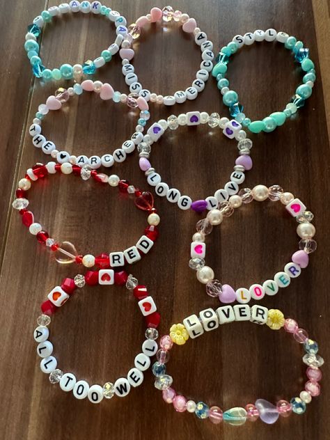 Ed Sheeran Bracelet Ideas, Ts Bracelets, Swiftie Bracelets, Taylor Bracelets, Swift Bracelet, Photos Of Taylor Swift, Cute Friendship Bracelets, Bracelet Inspo, Friendship Bracelets With Beads