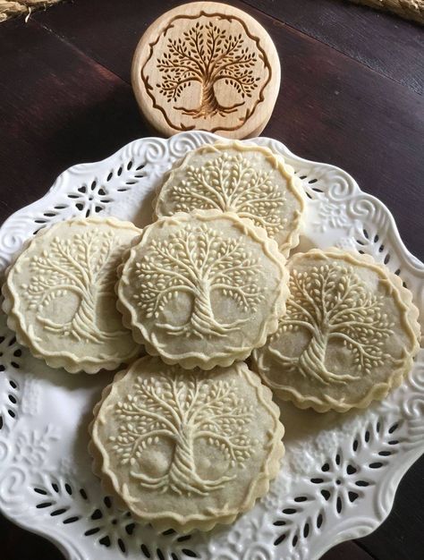 Celtic Food, Floral And Fauna, Food Garnishes, Cookie Molds, Healthy Eating Recipes, Wedding Food, Beautiful Cakes, Tree Of Life, Cookie Decorating