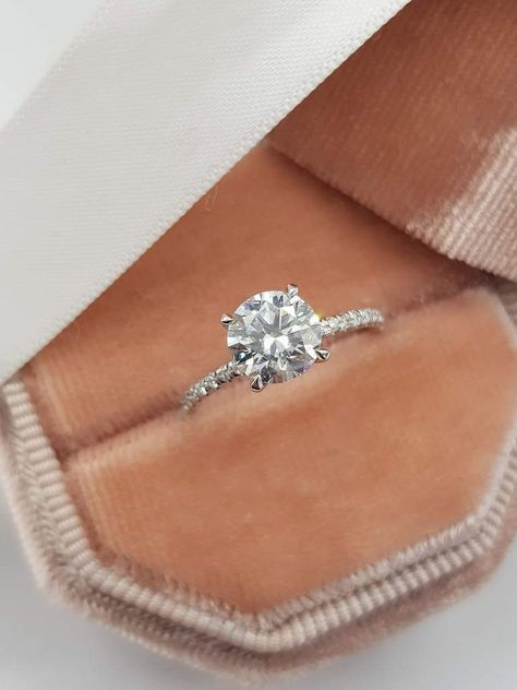 Wedding Hearts, Cute Engagement Rings, Boda Mexicana, Future Engagement Rings, Elegant Engagement Rings, Classic Engagement, Round Engagement Rings, Morganite Engagement, Classic Engagement Rings