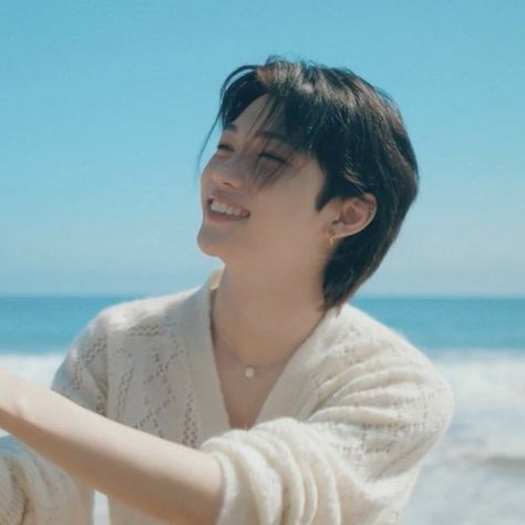 Smile Icon, Bias Kpop, Hot Summer Nights, Summer Icon, He Makes Me Happy, Lee Felix, Felix Stray Kids, Korean Men, Time Out