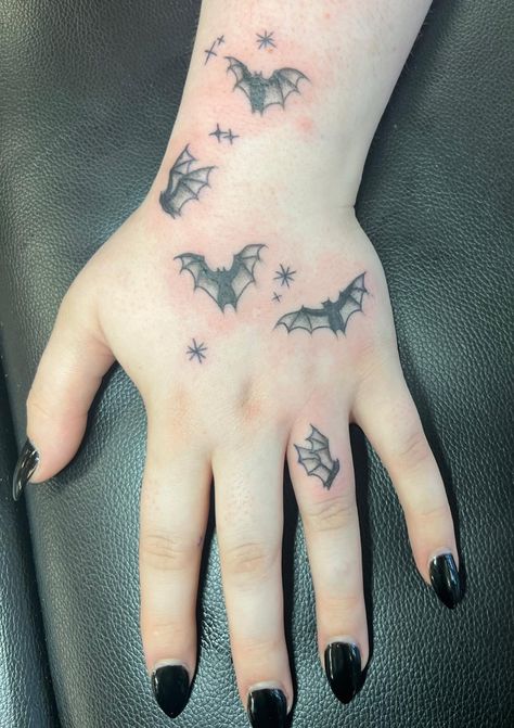 Goth Female Tattoo Ideas, Trad Goth Tattoo Ideas, Hand Tattoos Goth, Vampy Tattoo, Trad Goth Tattoo, Gothic Forearm Tattoo, Gothic Finger Tattoos, Bat Hand Tattoo, Goth Finger Tattoos