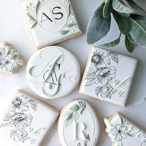 River & Birch custom cookies on Instagram: “Black and white with greenery were the requests for this bridal set ...I was all in! Can't get more classic than that! #weddingcookies…” Greenery Bridal Shower Cookies, Wedding Decorated Cookies, Decorated Wedding Cookies, Custom Wedding Cookies, Wedding Sugar Cookies, Wedding Biscuits, Wedding Cookies Decorated, Cookies Design, Elegant Cookies