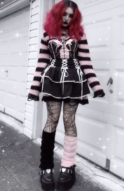 Cute Alt Outfits Pink, Alter Girl Outfit, Alt Fashion Inspo Outfits, Pink And Black Goth Outfit, Goth Pink Outfit, Alternative Fashion Pink, Alt Pink Outfit, Pastel Alt Outfits, Pink Alt Outfits