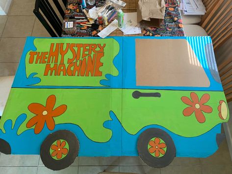 Cardboard Mystery Machine, Scooby Doo Classroom Door, Scooby Doo Door Decs, Scooby Doo Classroom Theme, Scooby Doo Party Decorations, Scooby Doo Trunk Or Treat, Scooby Doo Decorations, Hall Themes, Scooby Doo Kids