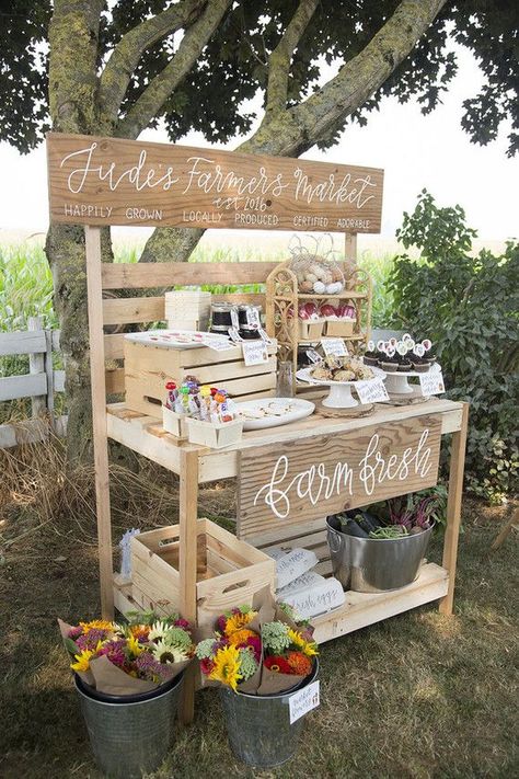 Backyard Farmers Market, European Farmers Market, Farmers Market Stand Diy, Fall Farmers Market Display, Wooden Farmers Market Stand, Farmers Market Party Ideas, Farmers Market Balloon Garland, Farmers Market Backdrop, Farmers Market Food Ideas