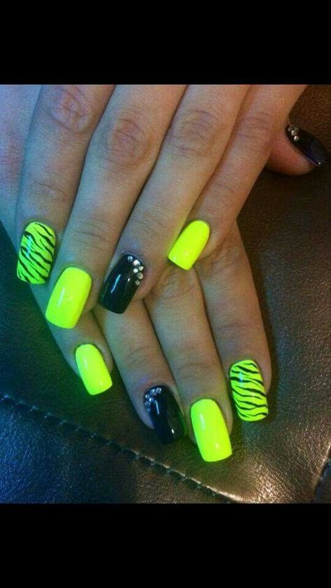 Milky Nails, Pretty Nail Art Designs, Bright Nails, Short Acrylic Nails Designs, Nail Designs Glitter, Neon Nails, Dipped Nails, Yellow Nails, Fancy Nails