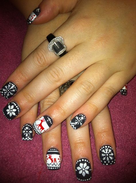 Ugly Christmas sweater nails. Christmas nails Ugly Christmas Nails Funny, Ugly Christmas Nails, Christmas Nails Sweater, Ugly Christmas Sweater Nails, White Christmas Nails, Christmas Sweater Nails, Sweater Nails, Nails Christmas, Winter Nail Art