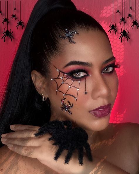 Usually, we are afraid of spiders, but this look has us obsessed with them! 😍👏 @lbmakeupglam used our PRO.matte Foundation in the shade 'Caramel' for this amazing look! 🕷 Get your shade online at www.lagirlusa.com!✨ Light Brown Contacts, Devil Makeup Halloween, Spider Makeup, Halloween Makeup Sugar Skull, Halloween Makeup Clown, Devil Makeup, Horror Halloween Costumes, Halloween Eye Makeup, Halloween Rocks