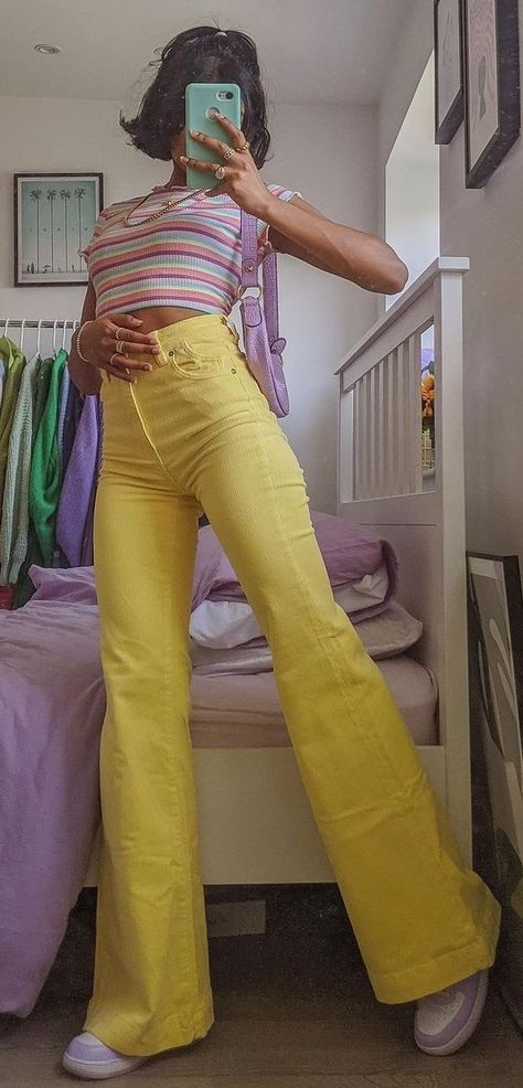 Colorful Jeans Outfit, Colorful Jeans, Colorful Pants Outfit, Boot Cut Pants Outfit, Colorful Pants, Yellow Pants Outfit, Colored Jeans Outfits, Flair Jeans, Red Flare