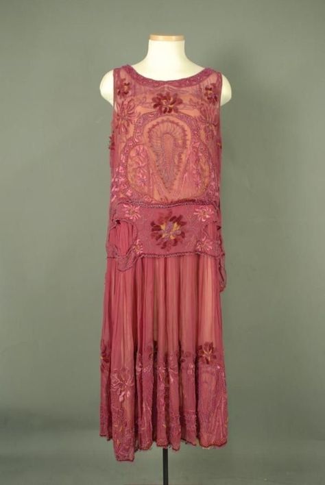 Roaring 20s Fashion, 1920s Looks, Sleeveless Chiffon Dress, 1920 Fashion, 30s Fashion, Pink Embroidery, 20s Fashion, Silk Outfit, 1920s Dress