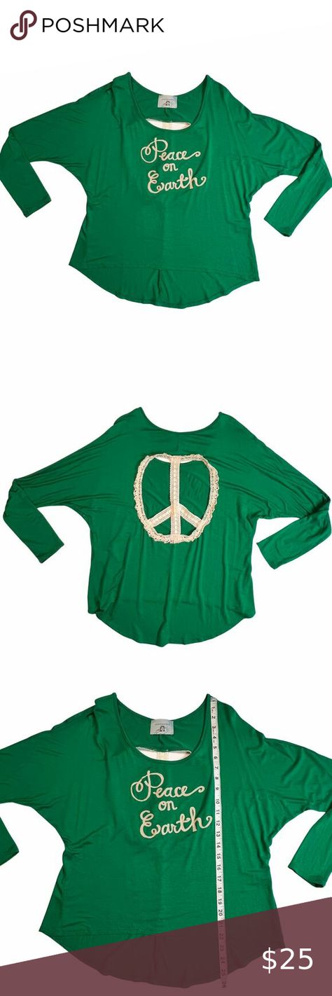 Judith March Top Womens Large Peace On Earth Christmas Green Peace Sign Shirt