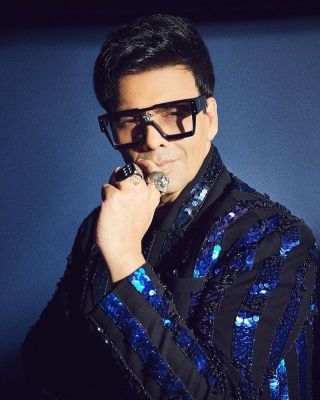 Filmmaker Karan Johar shared that his mother and producer Hiroo Johar is a big fan of ‘Indian Idol’ and praised host Aditya Narayan on the 13th season singing reality show, which will be ‘Celebrating Dharma’. Commending Aditya Narayan for his hosting skills and the talented contestants, Karan said: “Aditya Narayan is my favourite host. Because […] Aditya Narayan, Sony Entertainment Television, Bald Look, Kuch Kuch Hota Hai, Sanya Malhotra, Indian Idol, Karan Johar, Star Cast, Shah Rukh Khan