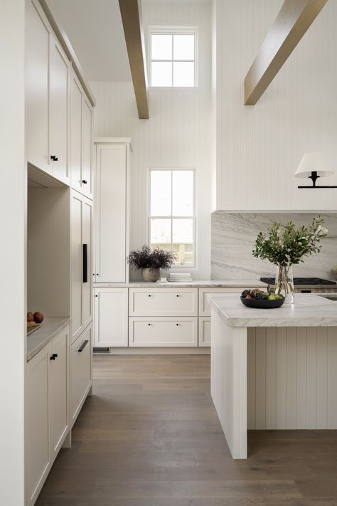 CH GRAND — aaNovo Eyebrow Raise, Paint Cabinets White, Classic White Kitchen, Cabinetry Design, Custom Home Designs, Home Building Design, The Ranch, Cottage Homes, Log Homes