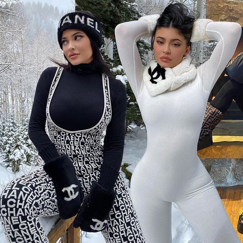 Kylie Jenner Ski, Kylie Jenner Party, Mode Au Ski, Skiing Style, Ski Outfit For Women, Ski Fits, Apres Ski Outfits, Trajes Kylie Jenner, Winter Party Outfit