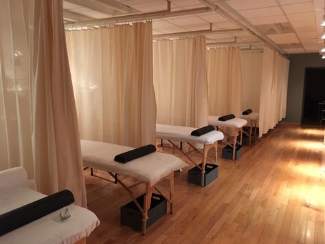 Acupuncture Clinic Decor, Acupuncture Room Design, Acupuncture Clinic Design Interiors, Acupuncture Office Design, Acupuncture Clinic Design, Iv Therapy Room Design, Changing Room Ideas, Acupuncture Room, Acupuncture Studio