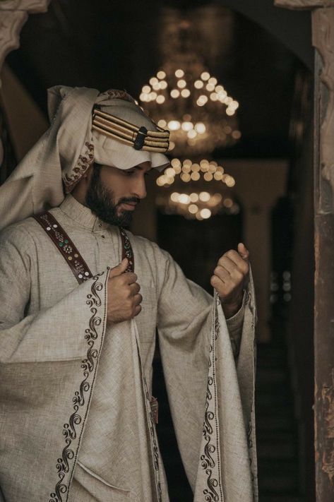 Saudi Clothing, Middle East Clothing, Arabic Outfit, Saudi Men, Arab Dress, Arabic Clothing, Prince Clothes, Arabian Dress, Fashion Models Men