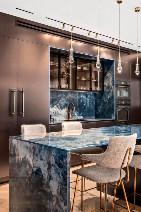 In this new Tel Aviv apartment by the sea designed by Nika Efimov light and colors are enhanced by the astonishing marble-effect Ocean Blue slabs of the kitchen covering. Blue Marble Interior, Modern Marble Kitchen Design, Blue Marble Kitchen Island, Blue Marble Kitchen Countertops, Blue Marble Backsplash, Blue Stone Kitchen, Blue Countertops Kitchen, Light Blue Interior Design, Kitchen Marble Design