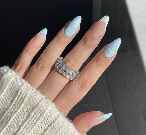 Sparkly Nail Designs, Blue Christmas Nails, Cute Spring Nails, Winter Nails Acrylic, Christmas Nails Easy, Christmas Gel Nails, Winter Nail Designs, Winter Nail, Trendy Nail Design