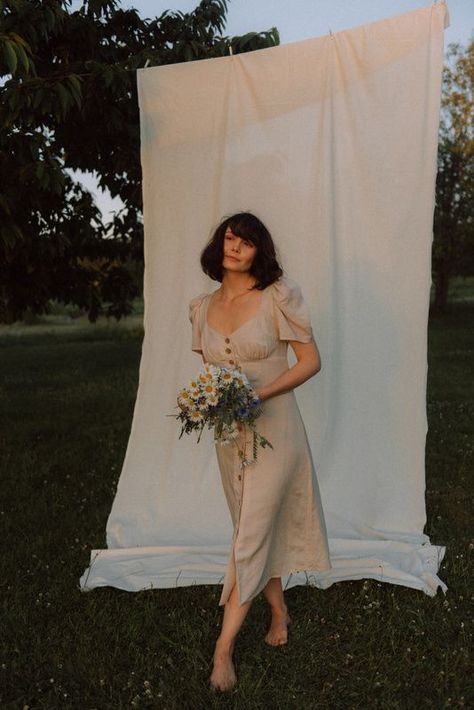 Linen Sheet Backdrop Photoshoot, Fabric Backdrop Photoshoot Outside, Outdoor Backdrop Photoshoot, Linen Backdrop Photoshoot Outdoor, Sheet Photoshoot Photo Ideas, White Sheet Photoshoot Outside, Linen Sheet Photoshoot, White Sheet In Field Photoshoot, White Sheet Photoshoot