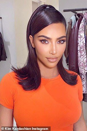 Kim Kardashian, 39, posted a throwback snap to her Instagram on Wednesday in which she roc... Flipped Ponytail, Estilo Kim Kardashian, Kim Kardashian Hair, Kardashian Hair, Who Wore It Better, Guest Hair, Mode Zara, Curly Hair Styles Easy, Hair Ponytail Styles