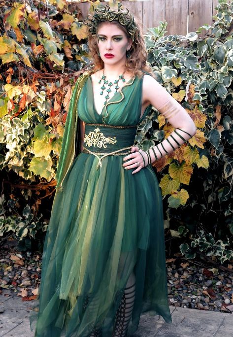 Green Goddess Halloween Costume, Medusa Outfit Goddess Costume, Green Goddess Costume, Earth Goddess Costume, Medusa Dress Diy, Holloween Costume Medusa, Madusa Costume, Medusa Costume Ideas, Medusa’s Halloween Costume