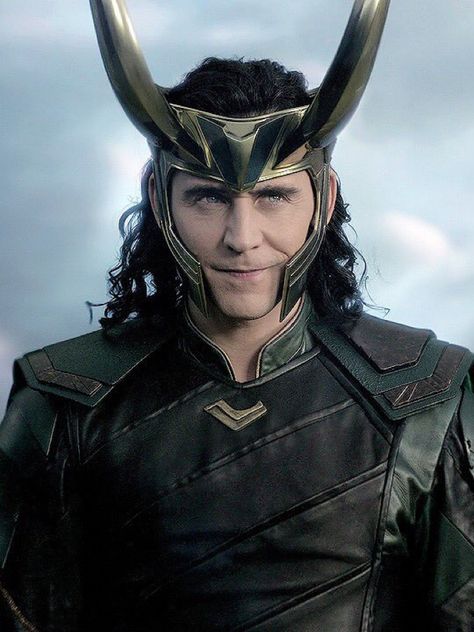 This is what u call the best evil smile Loki Aesthetic, Loki Wallpaper, Loki God Of Mischief, Phil Coulson, Marvel Photo, Batman Begins, Clint Barton, Loki Marvel, Loki Thor