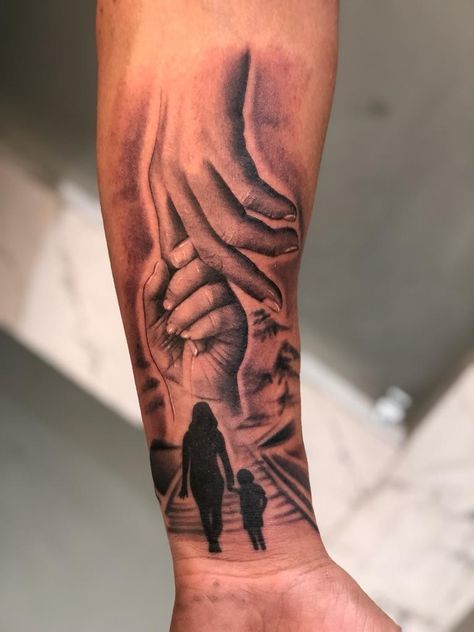 Family Themed Tattoos, Family Theme Tattoo, Mom Name Tattoo For Men, Tattoos For Forearm, Tatto Name, Mum Tattoo, Name Tattoos For Moms, Names Tattoos For Men, Inner Forearm Tattoo