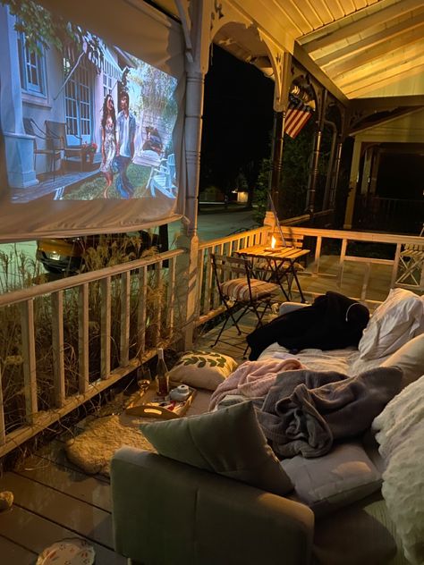 #projector #projectorscreen #movienight #outdoormovie #girlsnight #college Fall Outdoor Movie Night Aesthetic, Projector Movie Night Fall, Outdoor Projector Movie Night, Porch Movie Night, Girls Movie Night Aesthetic, Fall Hangout Ideas, Fall Movie Night Aesthetic, Projector Outside, Fall Hangout