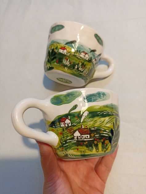 Mug Design Ceramic, Underglaze Painted Pottery, Ceramic Acrylic Painting, Underglazes On Pottery, Ceramics Tea Cup, Mug Underglaze Ideas, Vintage Pottery Painting, Ceramic Painted Mug, Glaze Designs Ceramics