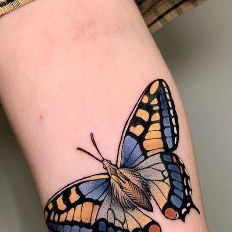 Neotraditional Tattoos on Instagram: "Pretty Butterflies by @melgoodevetattoos 😍 Location: London, UK 🇬🇧 - Tag, like and share it with your friends ✌ . . . . #neotraditionaltattoo #butterflytattoo #neotraditionaltattoos #neotraditionaltattooers #neotraditionaleurope #tattooideas #neotraditionalart #tattoodesign #ntgallery #neotradsub #tattooculture #neotradeu #tattooart #neotradtattz #tttpublishing #tattooflash #tattooartist #tattooworkers #neotradiotionalists #mothtattoo" Neo Traditional Art, Traditional Butterfly Tattoo, Chameleon Tattoo, Moth Tattoo Design, Pretty Butterflies, 3 Tattoo, Moth Tattoo, Diy Butterfly, Butterfly Illustration