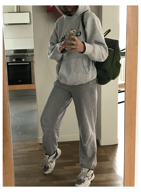 Hoodie Sweatpants Outfit, Hoodies And Sweatpants Outfit, Sweatpants And Hoodie Outfit, Gray Hoodie Outfit, Hoodie And Sweatpants Outfit, Gray Sweatpants Outfit, Gray Outfit, Bekväma Outfits, Sweatpants And Hoodie